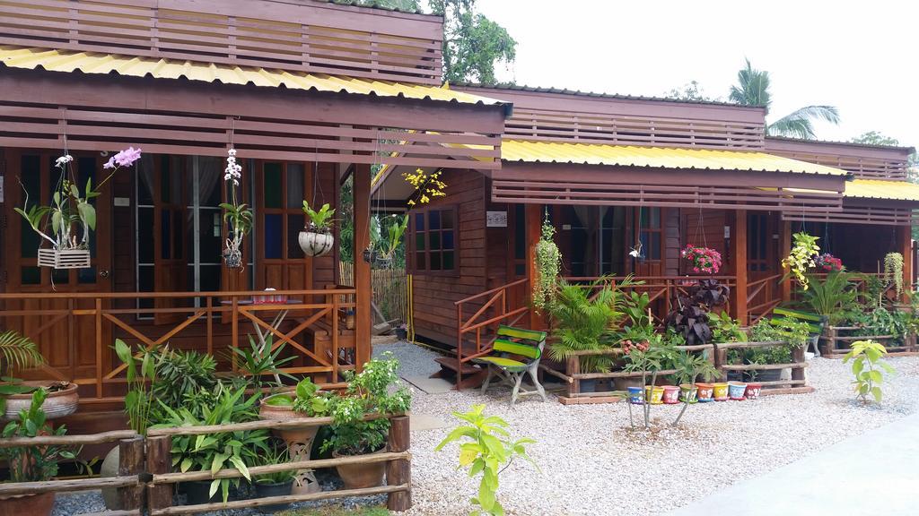 Happy Guesthouse Bungalow Sukhothai Eksteriør billede