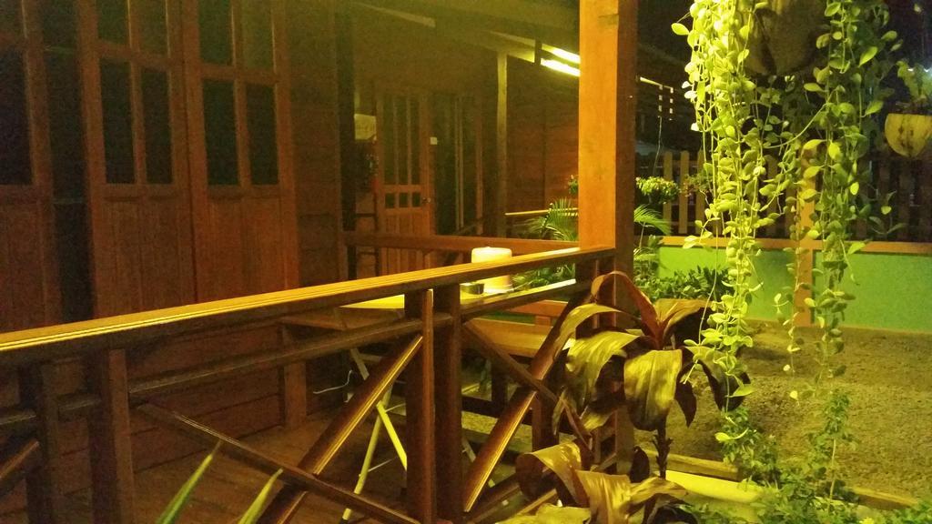 Happy Guesthouse Bungalow Sukhothai Eksteriør billede