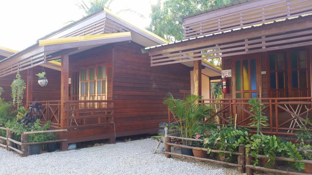 Happy Guesthouse Bungalow Sukhothai Eksteriør billede