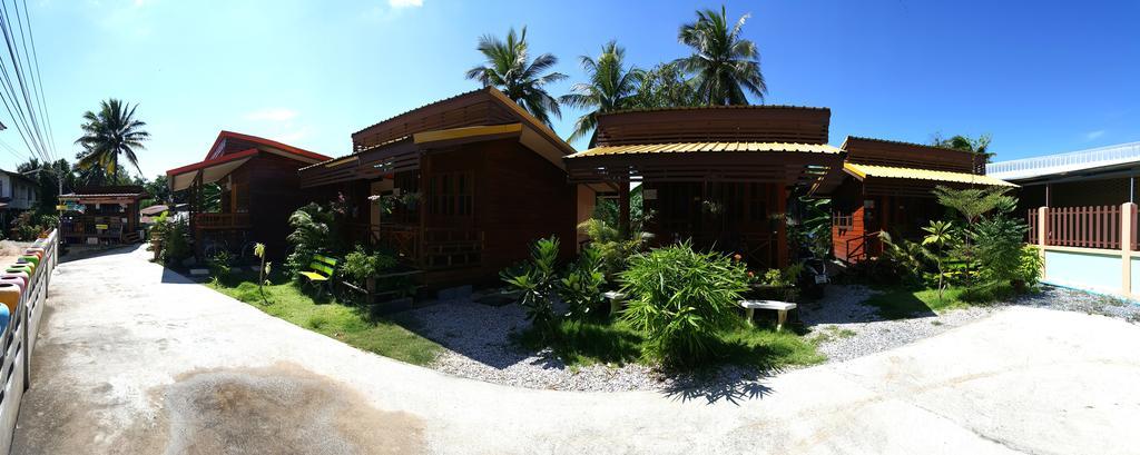 Happy Guesthouse Bungalow Sukhothai Eksteriør billede