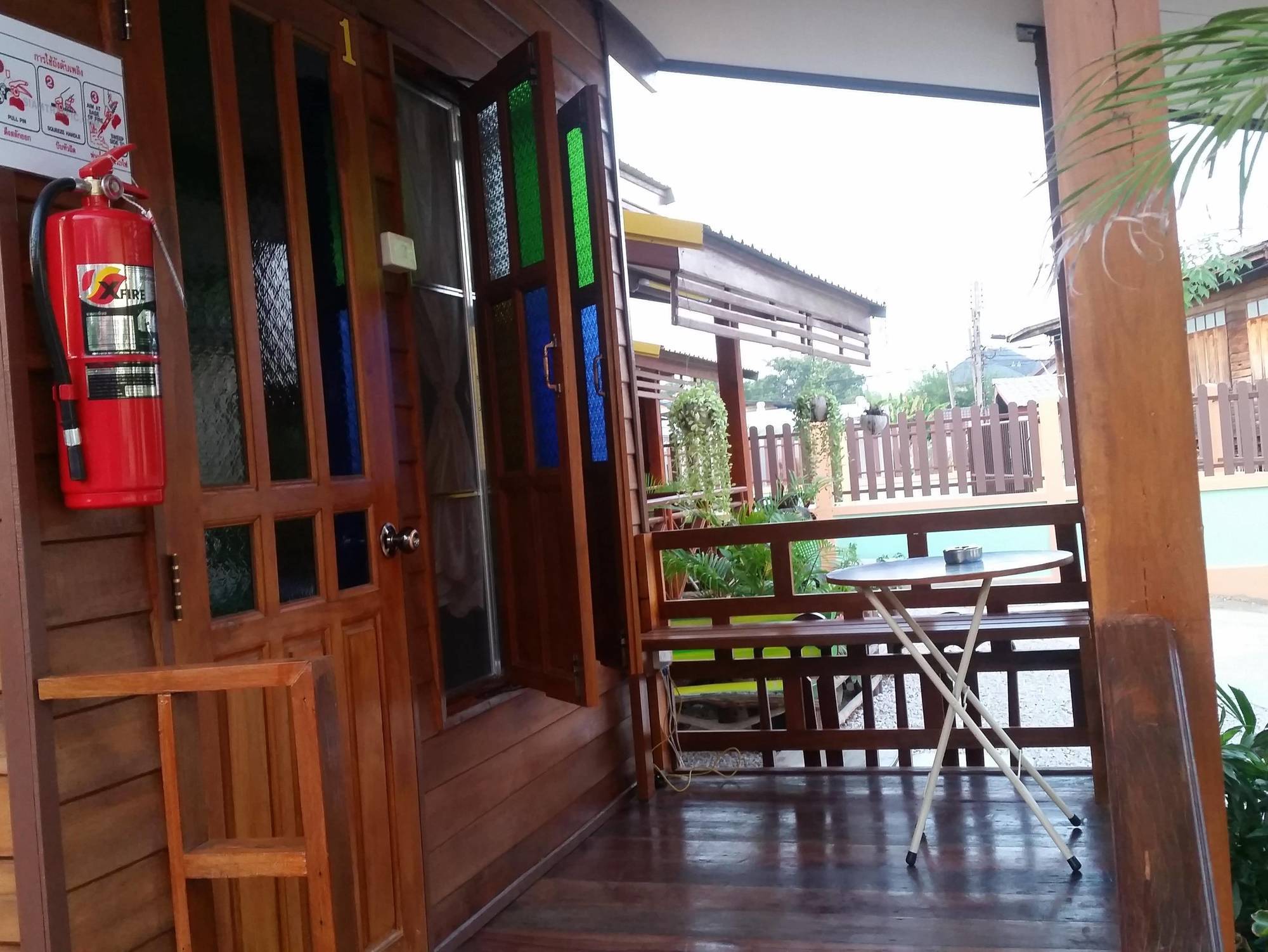 Happy Guesthouse Bungalow Sukhothai Eksteriør billede