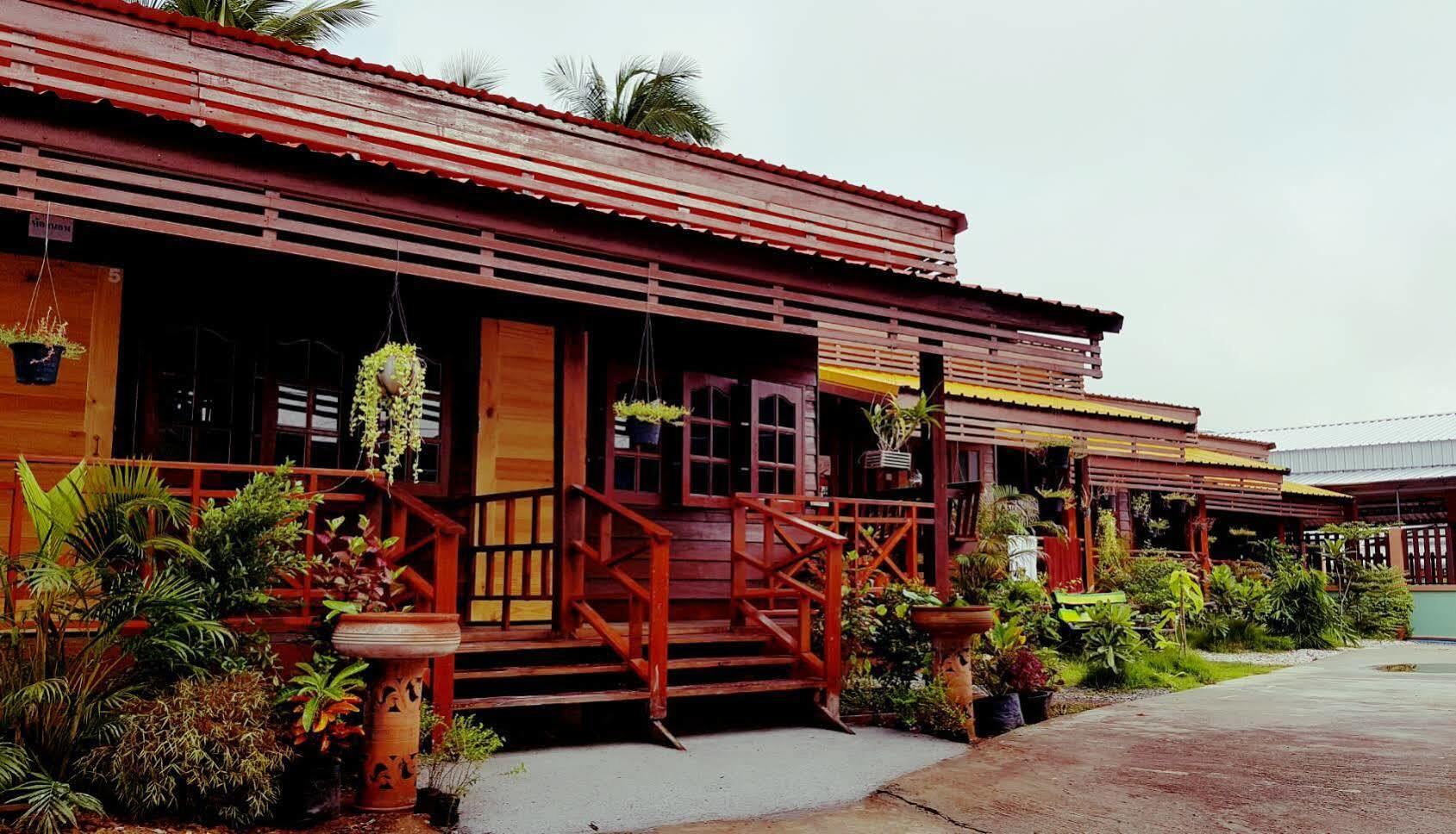 Happy Guesthouse Bungalow Sukhothai Eksteriør billede