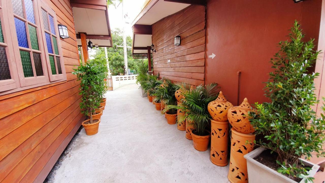 Happy Guesthouse Bungalow Sukhothai Eksteriør billede