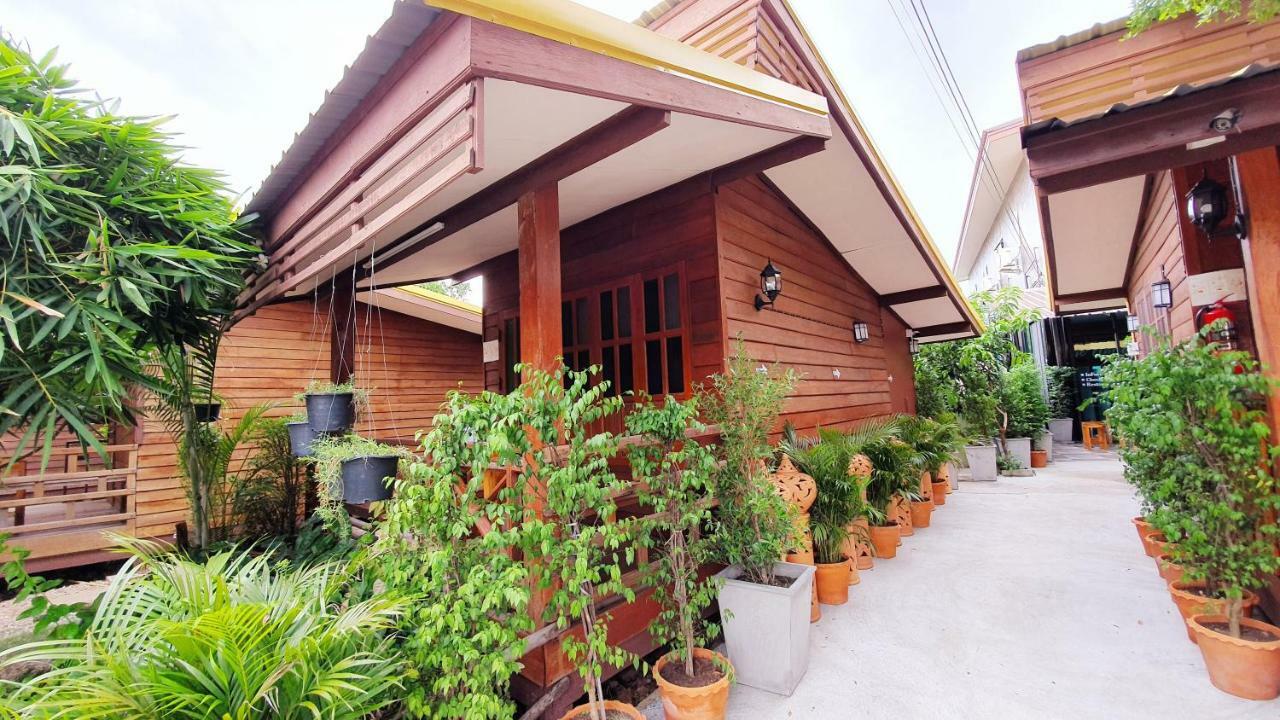 Happy Guesthouse Bungalow Sukhothai Eksteriør billede