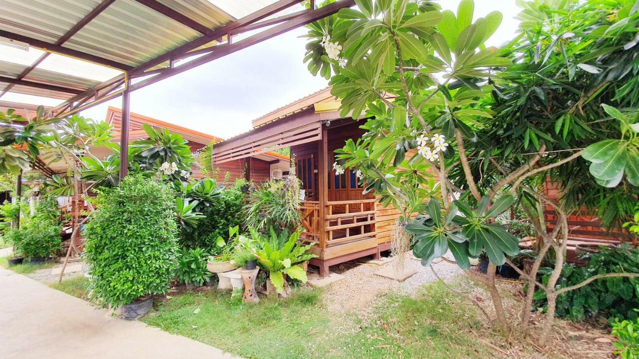 Happy Guesthouse Bungalow Sukhothai Eksteriør billede